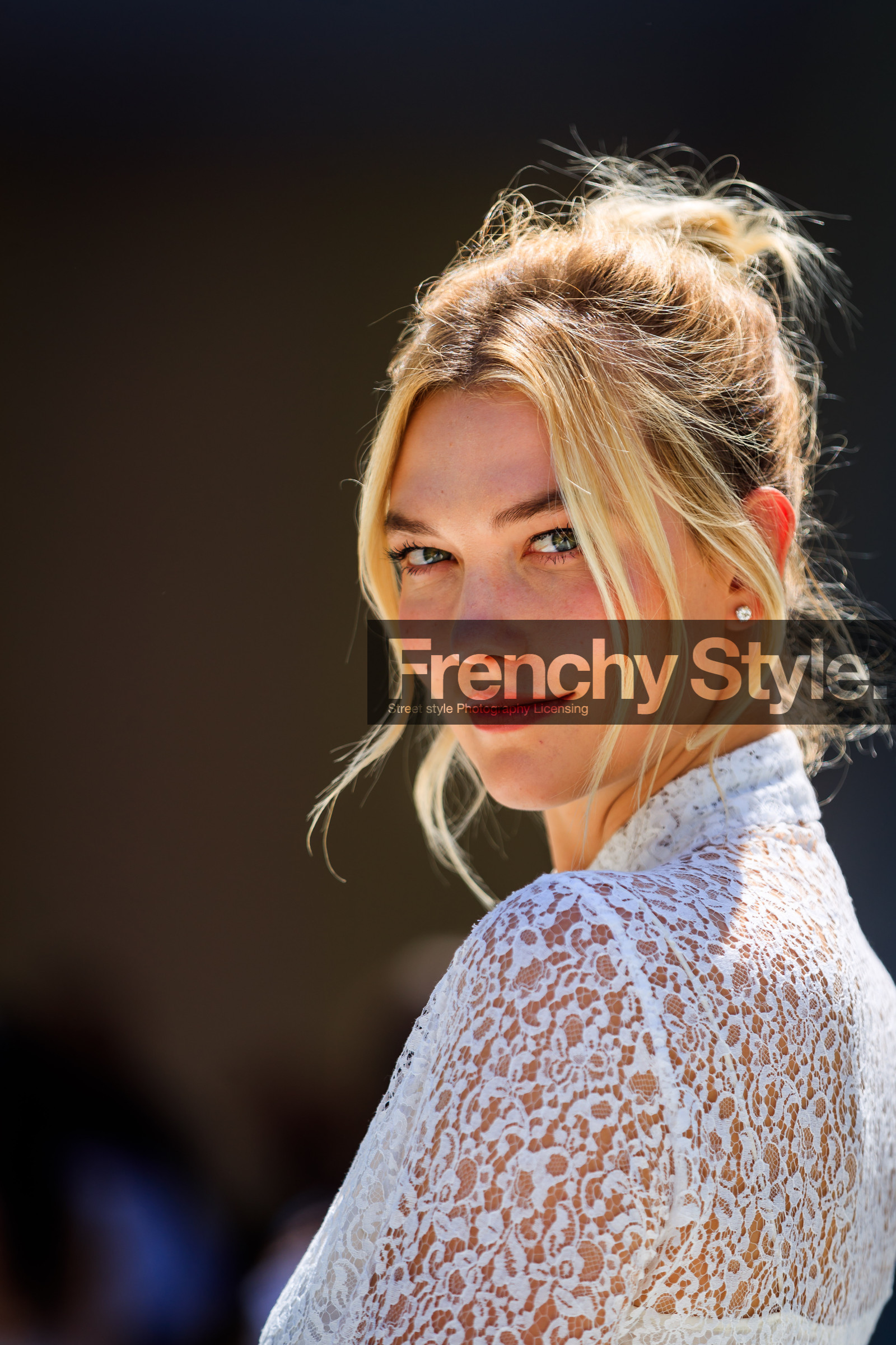 christian dior, graphic dress, lace dress, printed dress, see through, white dress, fashion week, frenchystyle, FW, jonathan paciullo, street style, PFW, PARIS, vertical, detail, atmosphere details, portrait, model, AUTUMN WINTER 2018-2019, FALL WINTER 2018-2019, FW 18-19, karlie kloss