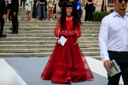 red dress, satin stitch, sequined, tulle, fashion week, frenchystyle, FW, jonathan paciullo, street style, PFW, PARIS, horizontal, atmosphere details, full length, AUTUMN WINTER 2018-2019, FALL WINTER 2018-2019, FW 18-19