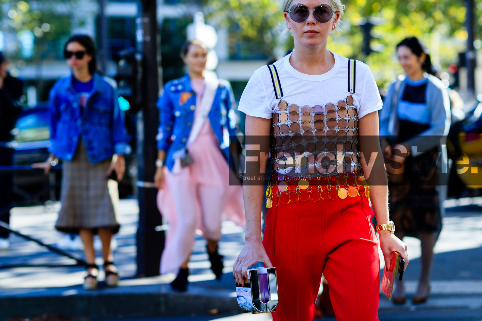 atmosphere details, crop top, detail, fashion week, frenchystyle, FW, graphic bag, graphic top, horizontal, jonathan paciullo, leather bag, metallic bag, metallic top, PARIS, PFW, red pants, SPRING SUMMER 2017, SS 17, street style, sunglasses, white t shirt