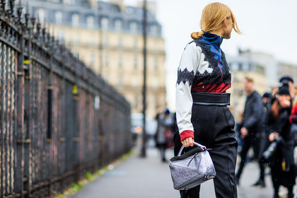 atmosphere details, AUTUMN WINTER 2016-2017, AW 16-17, black pants, detail, embroidered sweater, FALL WINTER 2016-2017, fashion week, frenchystyle, FW, FW 16-17, high waist, horizontal, jonathan paciullo, leather bag, loewe, metallic bag, PARIS, pernille teisbaek, PFW, shiny bag, silver bag, street style, trousers, white sweater