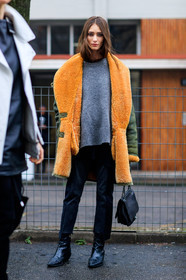 AUTUMN WINTER 2017-2018, AW 17-18, black bag, black denim, black shoes, denim pants, eyeliner, eyeshadow, FALL WINTER 2017-2018, fashion week, frenchystyle, full length, FW, FW 17-18, green jacket, grey sweater, jeans, jonathan paciullo, leather bag, leather jacket, leather shoes, marine deleeuw, MFW, MILAN, model, orange fur, shearling, street style, trousers, vertical