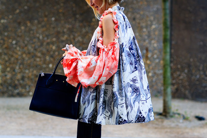 black bag, cold shoulders, drawings, graphic top, leather bag, printed top, ruffles, fashion week, frenchystyle, FW, jonathan paciullo, street style, LFW, LONDON, SPRING SUMMER 2019, SS 19, atmosphere details, horizontal, detail