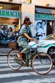 kaki jumpsuit, military jumpsuit, belted jumpsuit, brown leather sandals, multi straps sandals, kitten heels sandals, crossbody bag, snake bracelet, street style, jonathan paciullo, FW, frenchystyle, fashion week, MFW, MILAN, SPRING SUMMER 2021, SS 21, vertical, full length