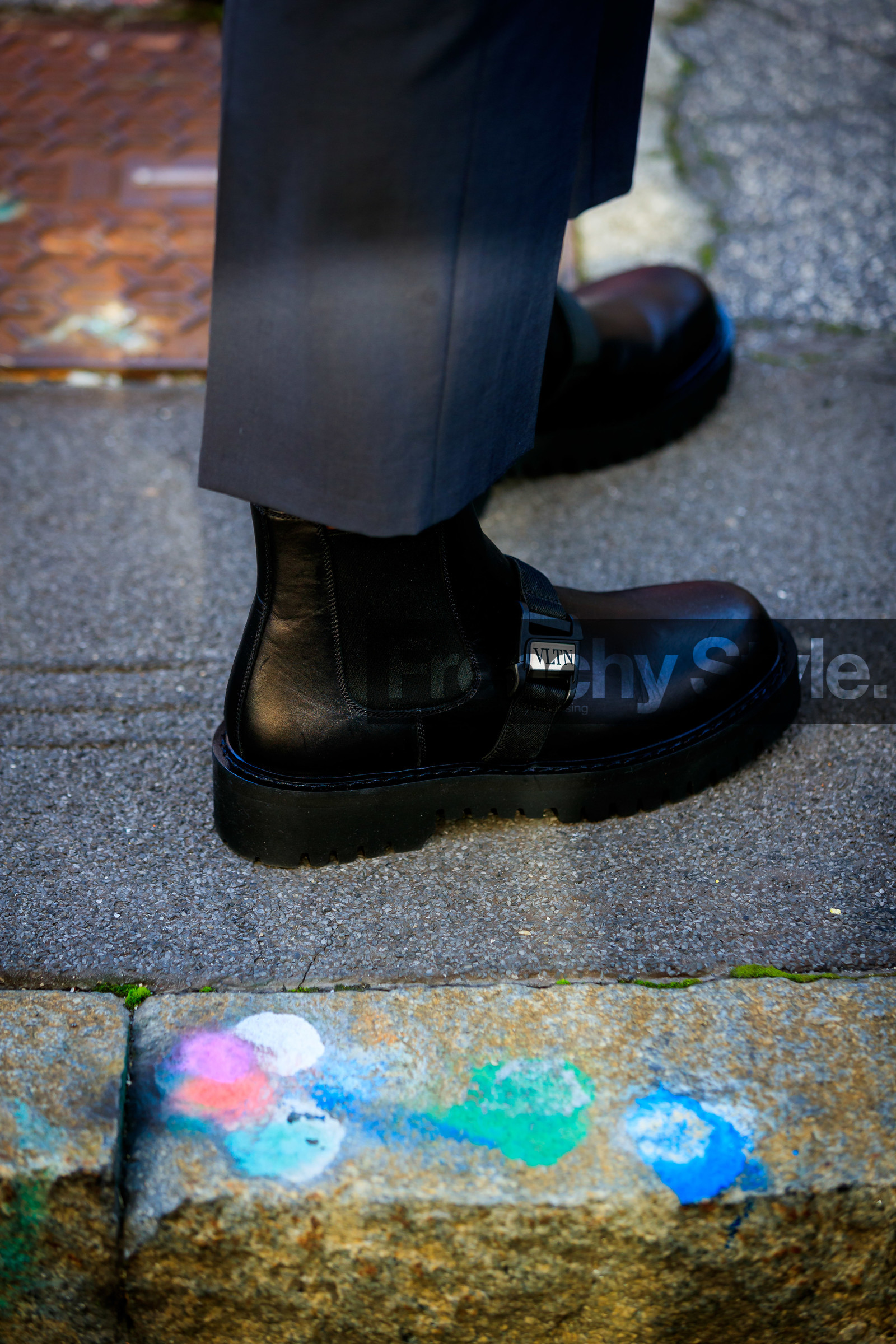 valentino shoes, black leather boots, close up detail, shoes detail, flat boots, chelsea boots, street style, jonathan paciullo, FW, frenchystyle, fashion week, MFW, MILAN, SPRING SUMMER 2021, SS 21, vertical, detail