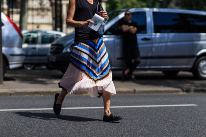 atmosphere details, black shoes, black tank top, detail, fashion week, frenchystyle, FW, graphic skirt, gucci, horizontal, jonathan paciullo, leather shoes, MENSWEAR, mocassins, PARIS, PFW, pink skirt, pleated skirt, printed skirt, SPRING SUMMER 2017, SS 17, street style, striped skirt