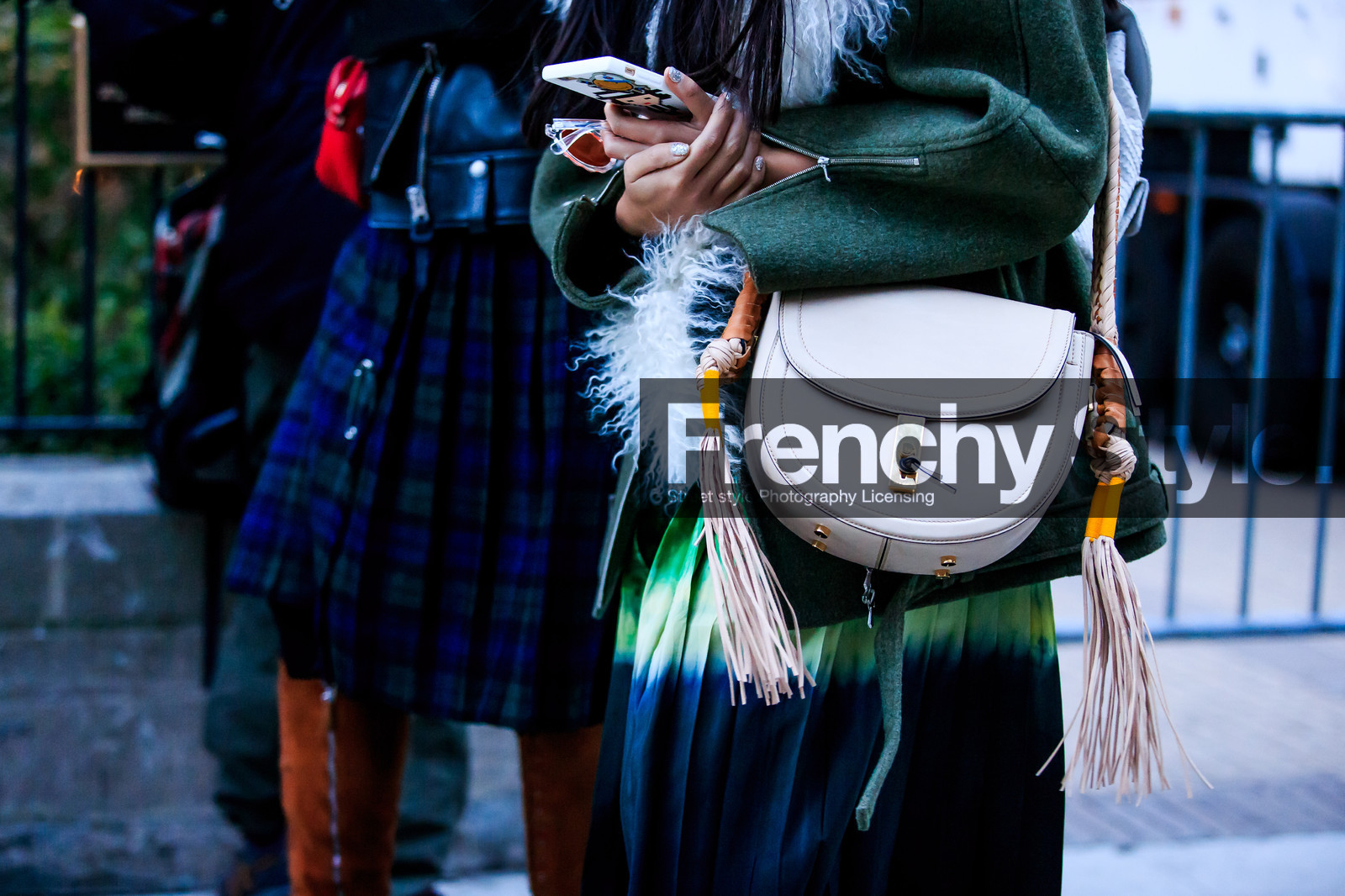 atmosphere details, AUTUMN WINTER 2016-2017, AW 16-17, detail, fashion week, frenchystyle, fringes, FW, FW 16-17, green coat, horizontal, iphone, jonathan paciullo, leather bag, NEW YORK, NYFW, pleated pants, pleated skirt, pompons, sheep fur, street style, tartan, tie & die, white bag, white fur, woman, wool jacket