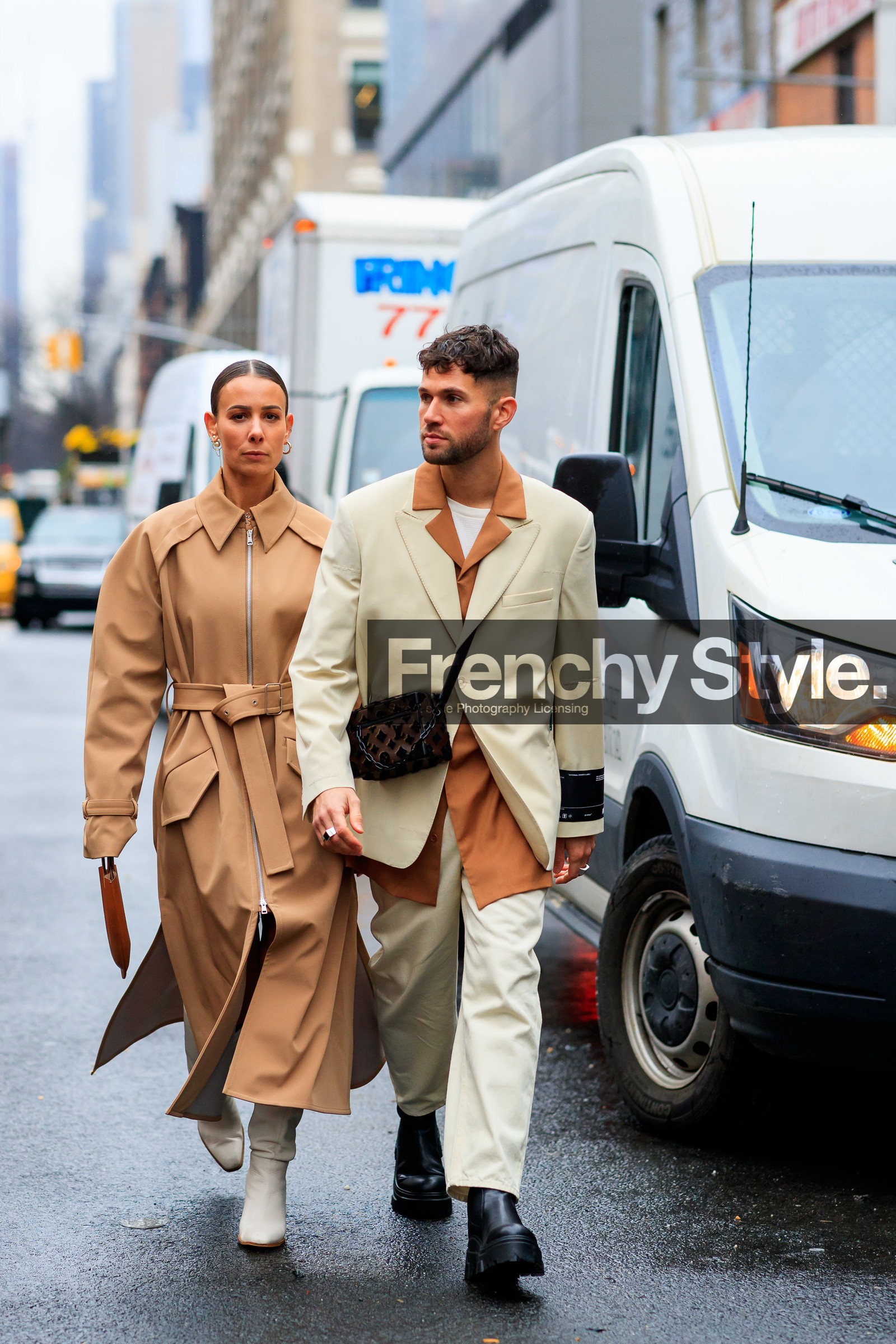 alice & j.s, alice barbier, JS roques, beige jacket, beige trench coat, light beige jacket, balloon sleeves, zipped parka, zipped jacket, zipped trenchcoat, orange shirt, white t-shirt, crossbody bag, louis vuitton bag, monogrammed bag, velvet bag, brown leather bag, round shape bag, hand bag, camel leather bag, belted jacket, belted parka, belted trench coat, white leather boots, black leather boots, flat boots, big sole boots, chelsea boots, fashion week, frenchystyle, FW, jonathan paciullo, street style, NYFW, NEW YORK, AUTUMN WINTER 2020-2021, FALL WINTER 2020-2021, FW 20-21, vertical, full length