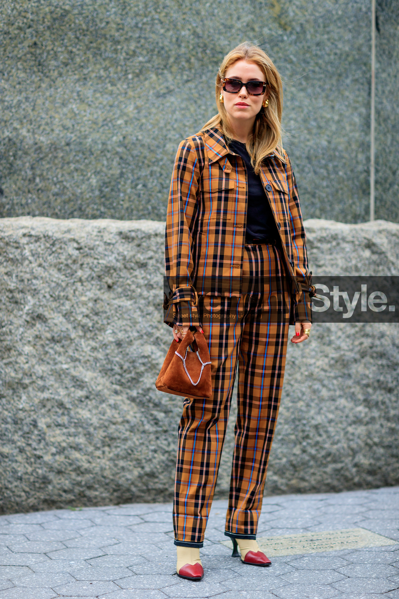 Annabel Rosendahl, beige boots, black sweater, brown bag, brown jacket, brown pants, brown suit, checked, checked suit, céline, graphic jacket, graphic pants, graphic suit, high heels, leather bag, leather shoes, plaid, printed jacket, printed pants, printed suit, sunglasses, tartan, trousers, fashion week, frenchystyle, FW, jonathan paciullo, street style, NYFW, NEW YORK, SPRING SUMMER 2019, SS 19, vertical, full length