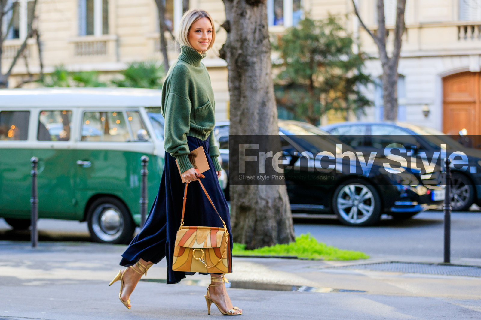 atmosphere details, AUTUMN WINTER 2017-2018, AW 17-18, black skirt, Charlotte Groeneveld, chloe, FALL WINTER 2017-2018, fashion week, frenchystyle, full length, FW, FW 17-18, golden shoes, graphic bag, green sweater, high heels, horizontal, jonathan paciullo, leather bag, leather shoes, PARIS, PFW, printed bag, psychedelic, street style, yellow bag