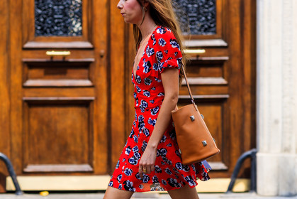 atmosphere details, brown bag, detail, fashion week, frenchystyle, FW, horizontal, jonathan paciullo, leather bag, MENSWEAR, PARIS, PFW, printed dress, red dress, SPRING SUMMER 2018, SS 18, street style