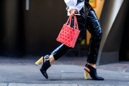 black pants, black shoes, embroidered bag, high heels, leather bag, leather pants, leather shoes, red bag, sleeveless, trousers, fashion week, frenchystyle, FW, jonathan paciullo, street style, LFW, LONDON, AUTUMN WINTER 2018-2019, AW 18-19, FALL WINTER 2018-2019, FW 18-19, horizontal, atmosphere details, detail