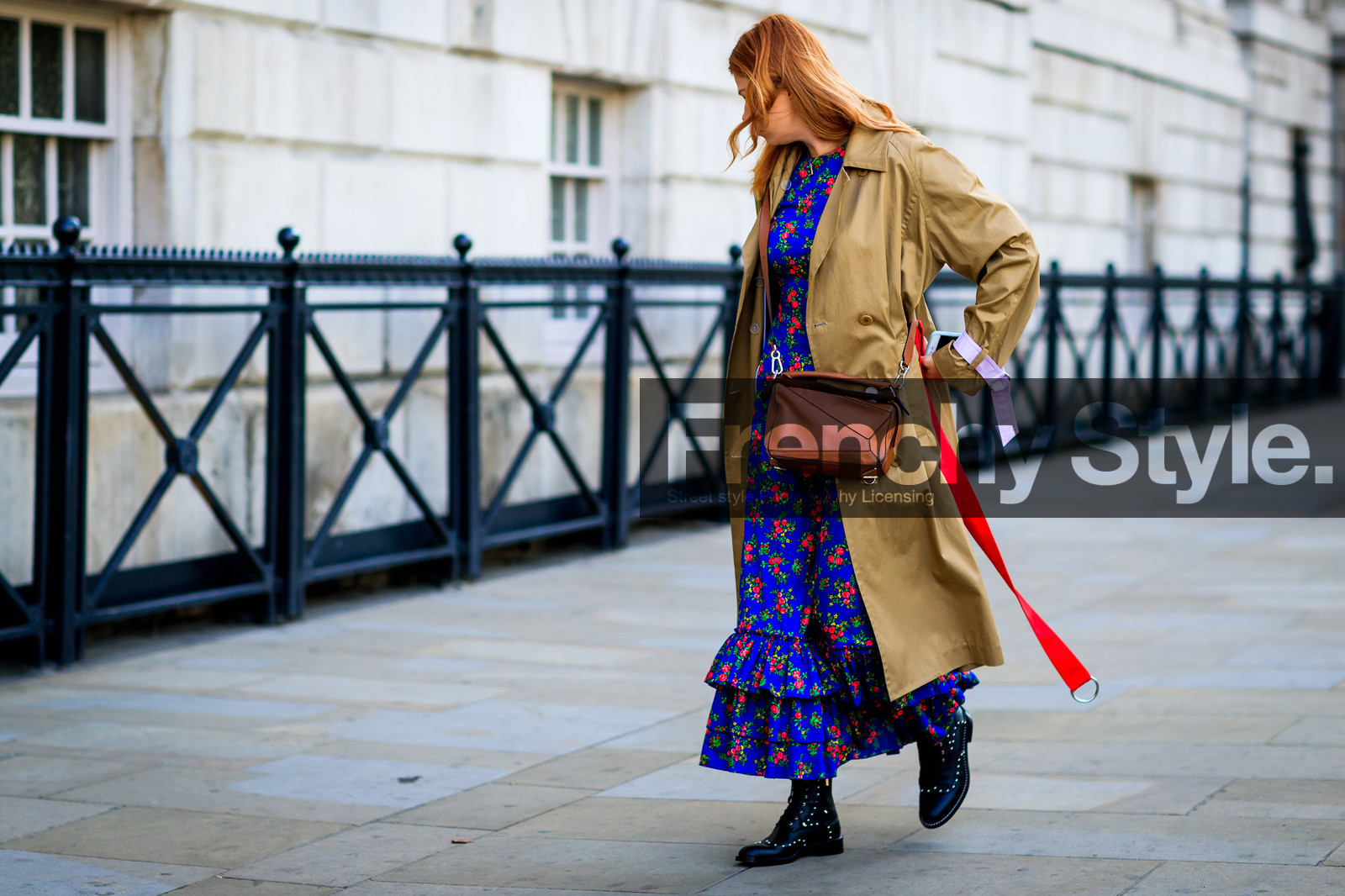 beige coat, black shoes, blue dress, brown bag, floral, flowers, graphic dress, leather bag, leather shoes, loewe, printed dress, trench coat, fashion week, frenchystyle, FW, jonathan paciullo, street style, LFW, LONDON, SPRING SUMMER 2019, SS 19, atmosphere details, horizontal, full length