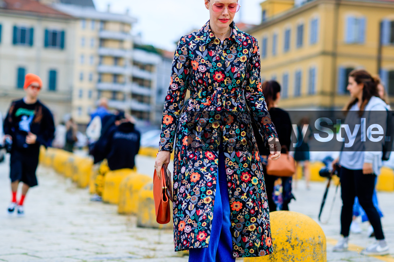atmosphere details, blue denim, camel bag, denim pants, detail, fashion week, floral, flower, frenchystyle, FW, horizontal, jeans, jonathan paciullo, leather bag, MFW, MILAN, multicolor jacket, printed coat, printed jacket, SPRING SUMMER 2017, SS 17, street style, sunglasses, trousers