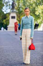 jenny walton, checked shirt, beige shirt, light blue pullover, white pants, tailored pants, flare pants, checked pants, red bag, hand bag, fur bag, vintage collar, dangling earrings, plastic earrings, white earrings, fashion week, frenchystyle, FW, jonathan paciullo, street style, vertical, full length