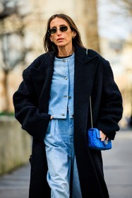 black coat, fluffy coat, black sunglasses, silver earrings, pastel blue cardigan, buttoned cardigan, light blue jeans, baggy jeans, chanel bag, blue handbag, small bag, fashion week, frenchystyle, FW, jonathan paciullo, street style, PFW, PARIS, menswear, AUTUMN WINTER 2022-2023, FALL WINTER 2022-2023, FW 22-23, atmosphere details, detail, vertical
