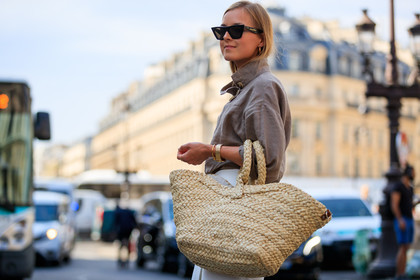 basket, brown shirt, leather bag, sunglasses, fashion week, frenchystyle, FW, jonathan paciullo, street style, PFW, PARIS, atmosphere details, horizontal, detail, AUTUMN WINTER 2018-2019, FALL WINTER 2018-2019, FW 18-19