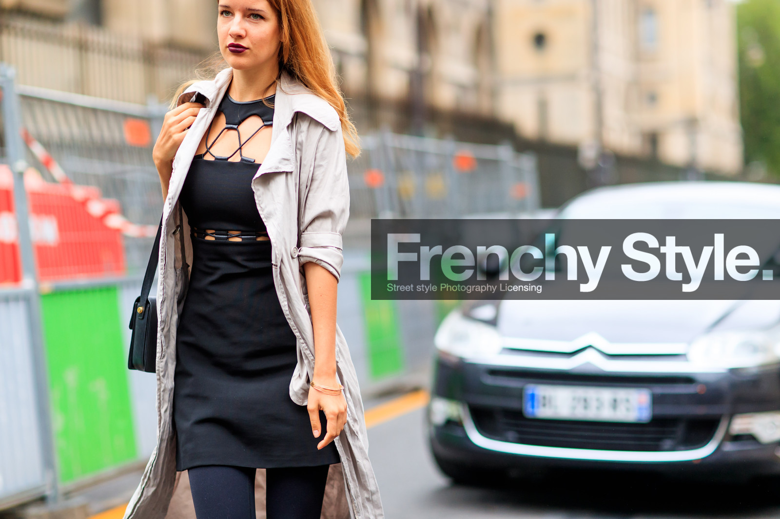 atmosphere details, AUTUMN WINTER 2016-2017, AW 16-17, beige coat, black bag, black dress, black leggings, detail, FALL WINTER 2016-2017, fashion week, frenchystyle, FW, FW 16-17, graphic dress, HAUTE COUTURE, horizontal, jonathan paciullo, leather bag, MENSWEAR, open work, PARIS, PFW, street style, trench coat