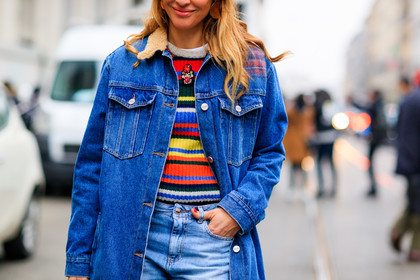 atmosphere details, AUTUMN WINTER 2017-2018, AW 17-18, blue denim, denim jacket, denim pants, detail, FALL WINTER 2017-2018, fashion week, frenchystyle, FW, FW 17-18, geometric, graphic sweater, horizontal, jeans, jonathan paciullo, MFW, MILAN, multicolor sweater, pinko, street style, striped sweater, trousers