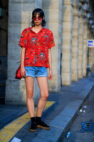 animal print, blue denim, denim shorts, graphic shirt, leather bag, prada, printed shirt, red bag, red shirt, sunglasses, wet hair, fashion week, frenchystyle, FW, jonathan paciullo, street style, PFW, PARIS, vertical, full length, model, AUTUMN WINTER 2018-2019, FALL WINTER 2018-2019, FW 18-19