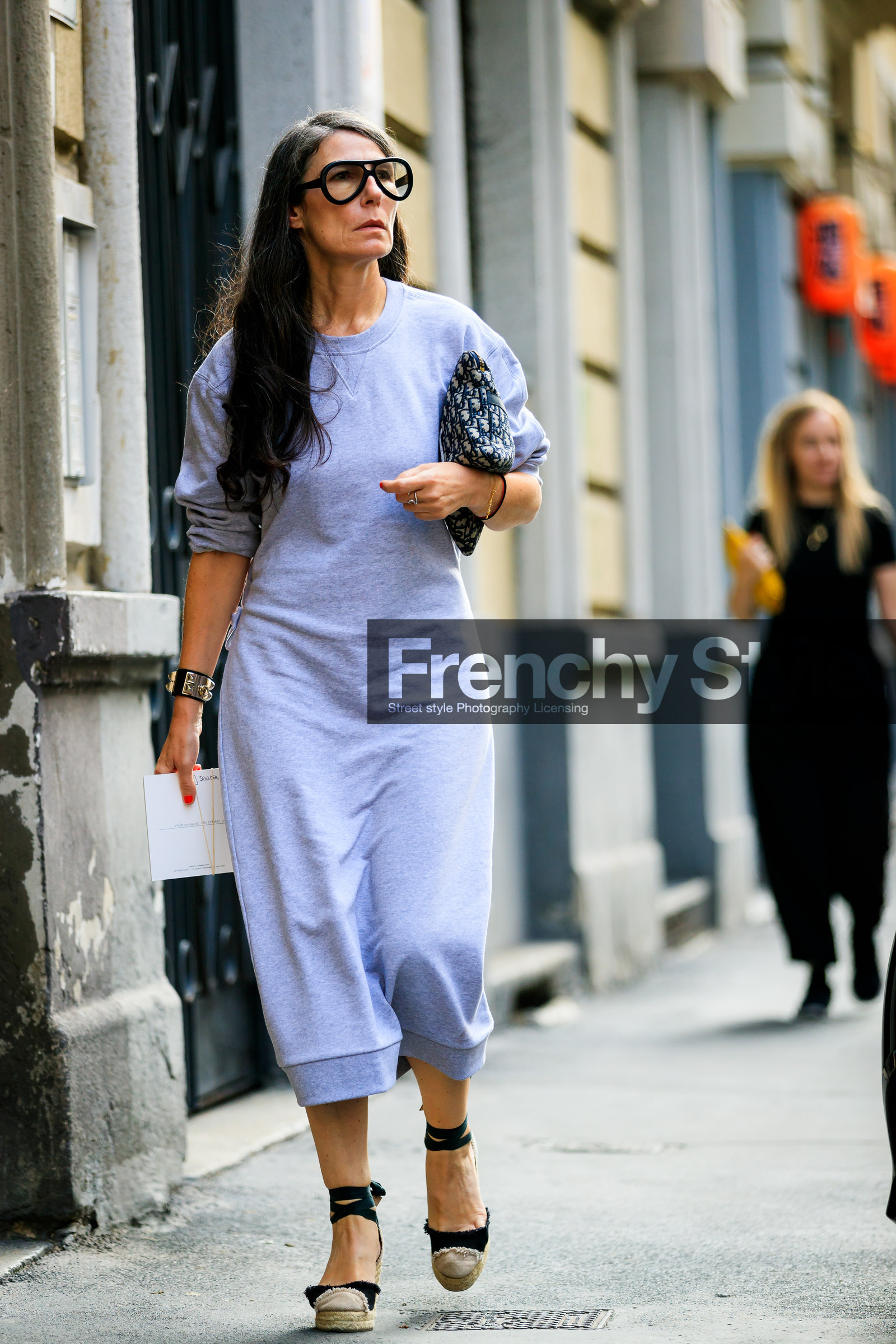 black bag, black shoes, bracelet, christian dior, collier de chien bracelet, espadrilles, graphic bag, grey dress, hermès, high heels, leather bag, leather shoes, monogram, printed bag, sunglasses, Véronique Tristram, fashion week, frenchystyle, FW, jonathan paciullo, street style, MFW, MILAN, SPRING SUMMER 2019, SS 19, vertical, full length