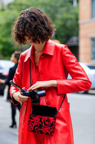 atmosphere details, camera, chloe hill, detail, fashion week, frenchystyle, FW, jonathan paciullo, leather bag, leather coat, NEW YORK, NYFW, printed bag, red bag, red coat, SPRING SUMMER 2018, SS 18, street style, vertical