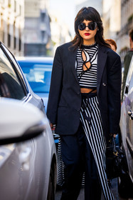 bag, black and white, black bag, black blazer, black pants, black skirt, black sunglasses, black top, blazer, choker, leather bag, Maria Bernad, necklace, oversize sunglasses, pants, silver choker, skirt, striped blazer, striped pants, striped skirt, striped top, stripes, sunglasses, top, white skirt, white top, street style, jonathan paciullo, FW, frenchystyle, fashion week, PFW, PARIS, SPRING SUMMER 2022, SS 22, vertical, atmosphere details