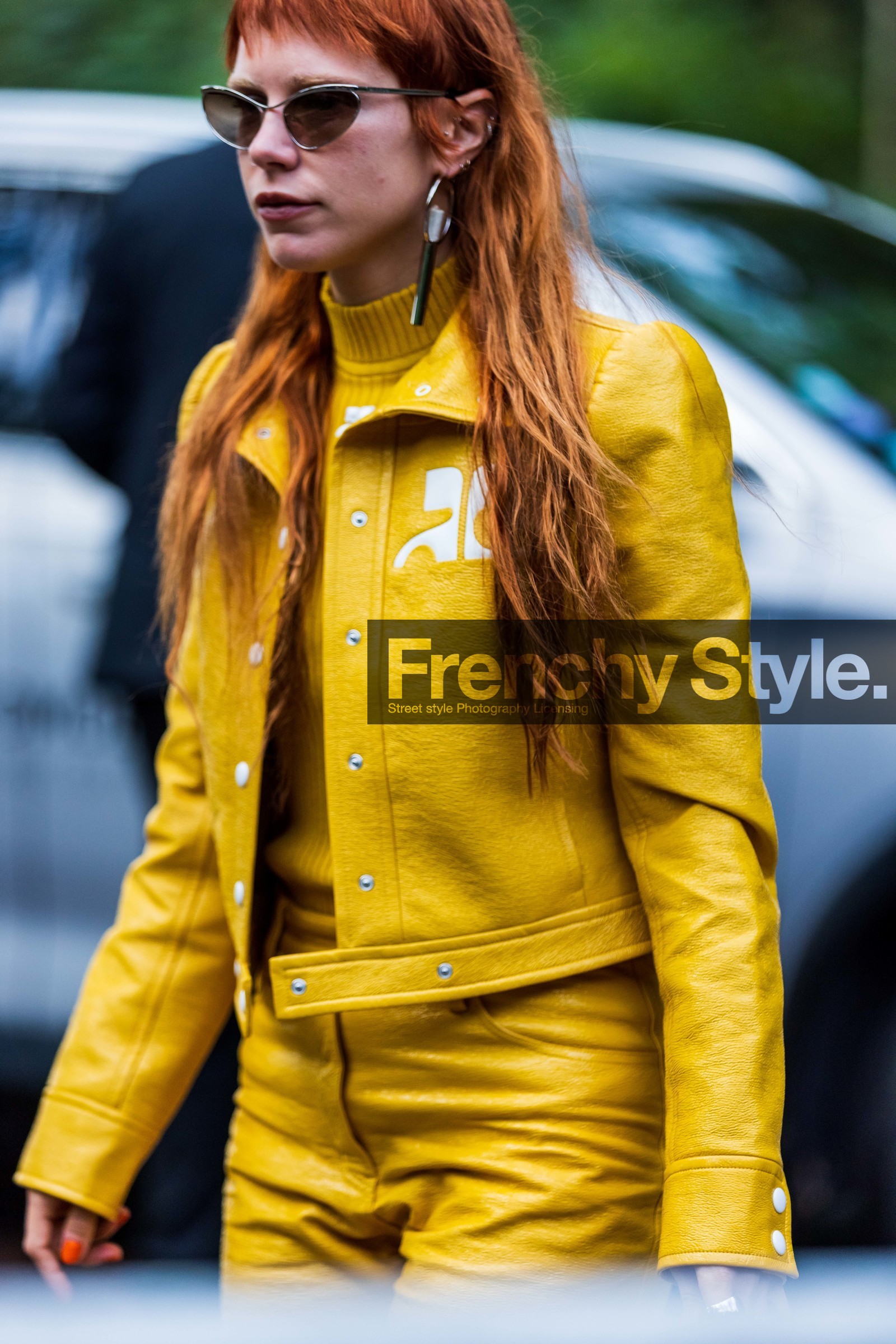 black bag, color, courreges jacket, courreges look, Courtney Trop, earrings, jacket, leather pants, pants, sunglasses, turtleneck, yellow jacket, yellow monochrome, yellow pants, yellow turtleneck, street style, jonathan paciullo, FW, frenchystyle, fashion week, PFW, PARIS, SPRING SUMMER 2022, SS 22, vertical, atmosphere details