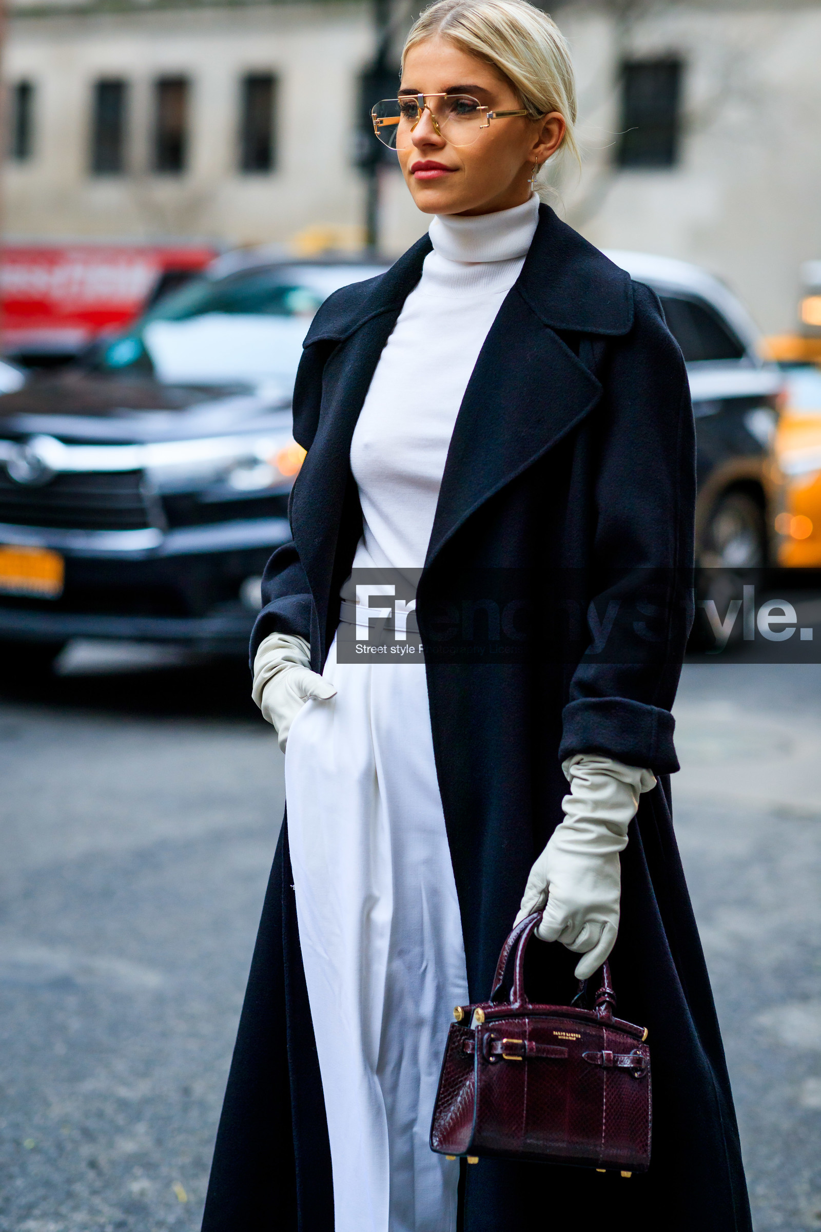 black coat, bordeaux, brown bag, burgundy, caro daur, leather bag, leather gloves, ralph lauren, sunglasses, trousers, turtleneck sweater, white gloves, white pants, white sweater, frenchystyle, jonathan paciullo, street style, NYFW, NEW YORK, AUTUMN WINTER 2019-2020, AW 19-20, FALL WINTER 2019-2020, FW 19-20, fashion week, FW, vertical, atmosphere details, detail