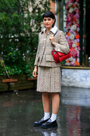 maria bernad, light beige jacket, light beige skirt, tweed jacket, tweed skirt, red leather bag, silvered chain strap bag, shoulder bag, golden earrings, round shape earrings, light yellow jacket, light yellow skirt, white socks, black polish loafers, fashion week, frenchystyle, FW, jonathan paciullo, street style, PFW, PARIS, vertical, full length