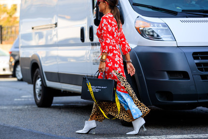 animal print, black bag, floral, flowers, graphic bag, graphic dress, high heels, leather bag, leather shoes, leopard, multicolor dress, off white, printed bag, printed dress, white boots, fashion week, frenchystyle, FW, jonathan paciullo, street style, NYFW, NEW YORK, SPRING SUMMER 2019, SS 19, atmosphere details, horizontal, detail