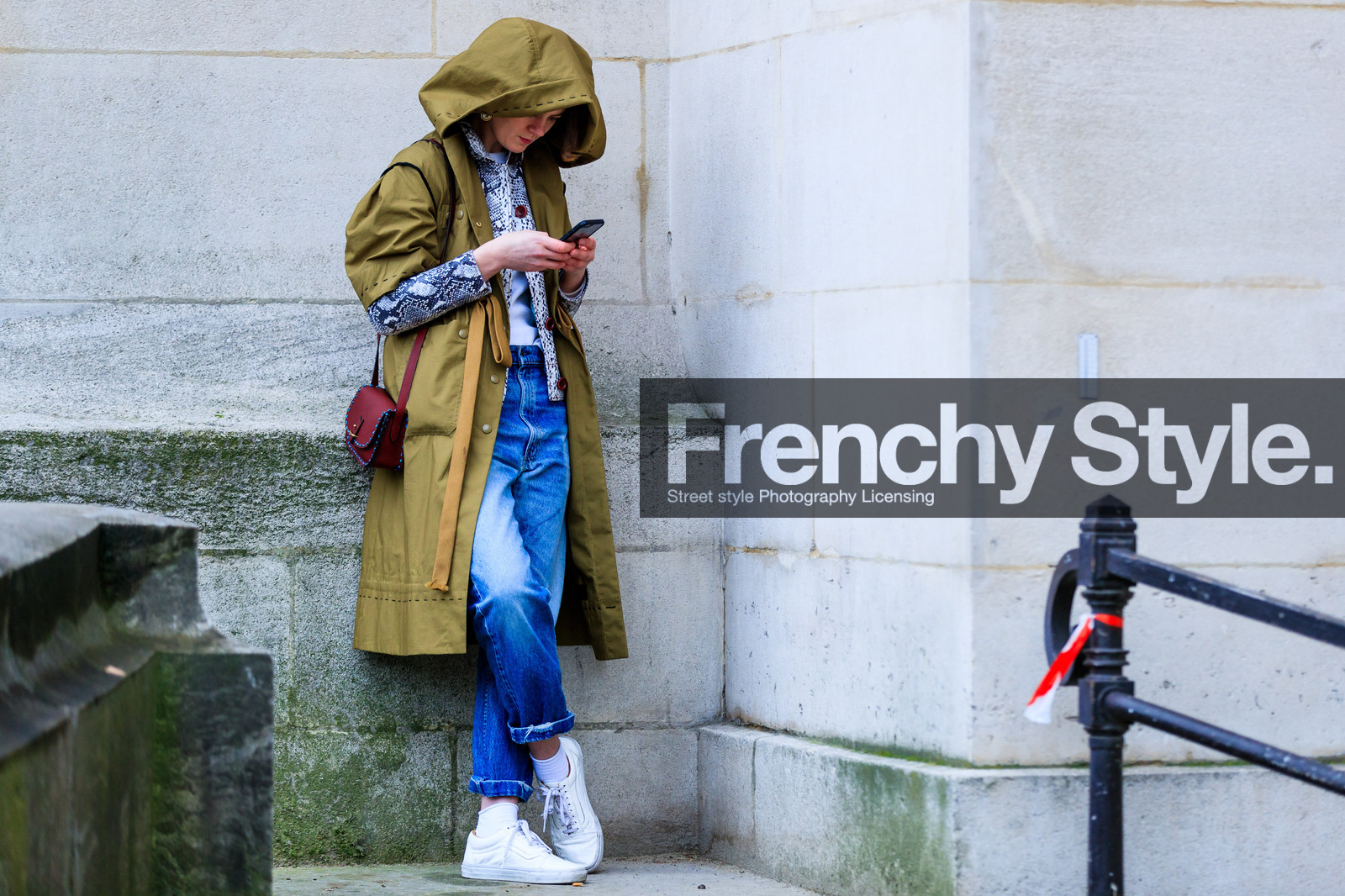 atmosphere details, AUTUMN WINTER 2017-2018, AW 17-18, blue denim, bordeaux, burgundy, denim pants, FALL WINTER 2017-2018, fashion week, frenchystyle, full length, FW, FW 17-18, green coat, hood, horizontal, iphone, jeans, jonathan paciullo, leather bag, leather shoes, PARIS, PFW, red bag, street style, trousers, vans, white sneakers