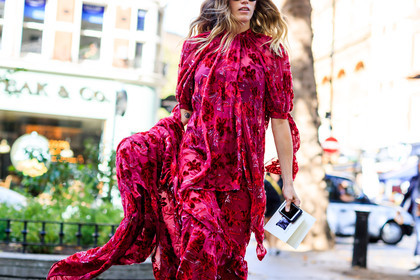 floral, flowers, red dress, veronika heilbrunner, fashion week, frenchystyle, FW, jonathan paciullo, street style, LFW, LONDON, SPRING SUMMER 2019, SS 19, atmosphere details, horizontal, detail