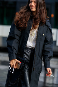 chiara totire, chanel bag, chanel jacket, chanel necklace, dark green parka, white t-shirt, black leather pants, black polish bag, long necklace, stone necklace, golden necklace, logo necklace, pearl necklace, close up detail, fashion week, frenchystyle, FW, jonathan paciullo, street style, PFW, PARIS, vertical, atmosphere details, detail