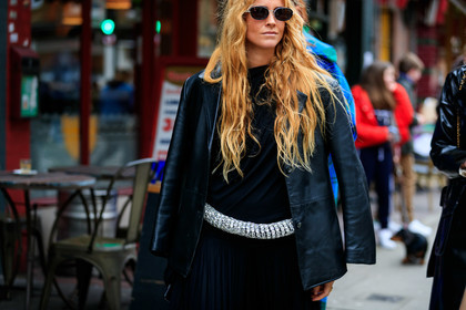 blanca miro scrimieri, black leather jacket, black dress, black sunglasses, strassed belt, strassed sunglasses, satin dress, long dress, pleated dress, fashion week, frenchystyle, FW, jonathan paciullo, street style, LFW, LONDON, AUTUMN WINTER 2020-2021, FALL WINTER 2020-2021, FW 20-21, horizontal, atmosphere details, detail