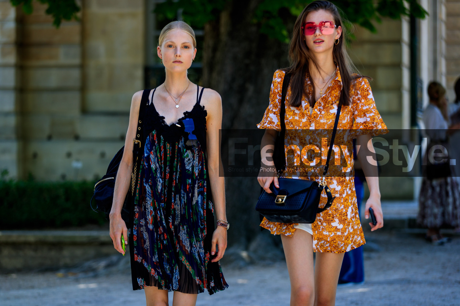 black bag, black dress, graphic dress, leather bag, orange dress, printed dress, sunglasses, fashion week, frenchystyle, FW, jonathan paciullo, street style, PFW, PARIS, horizontal, atmosphere details, detail, model, AUTUMN WINTER 2018-2019, FALL WINTER 2018-2019, FW 18-19