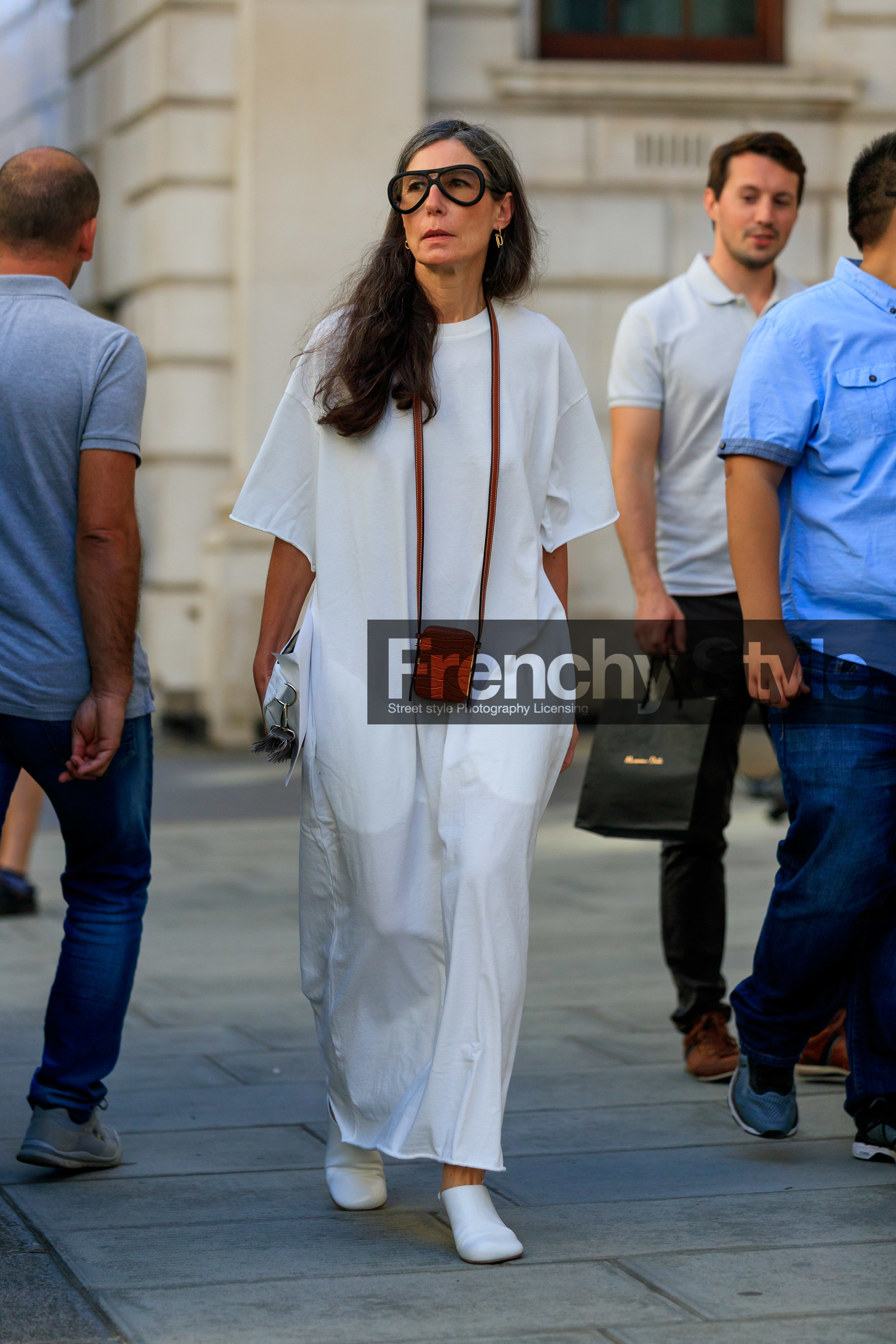 Véronique Tristram, aviator glasses, golden earrings, white dress, t-shirt dress, loose dress, short sleeves dress, necklace bag, mini bag, animal skin bag, brown leather bag, white leather loafers, fashion week, frenchystyle, FW, jonathan paciullo, street style, vertical, full length