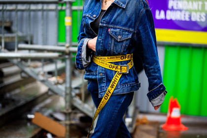 atmosphere details, AUTUMN WINTER 2017-2018, AW 17-18, blue denim, denim jacket, denim pants, detail, FALL WINTER 2017-2018, fashion week, frenchystyle, FW, FW 17-18, horizontal, jeans, jonathan paciullo, off white, PARIS, PFW, street style, tone on tone, total look denim, trousers, yellow belt