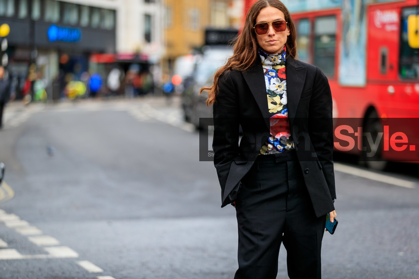 erika boldrin, black jacket, black pants, black suits, floral printed top, turtleneck top, multicolor top, aviator sunglasses, metalic frame sunglasses, smoked sunglasses, fashion week, frenchystyle, FW, jonathan paciullo, street style, LFW, LONDON, AUTUMN WINTER 2020-2021, FALL WINTER 2020-2021, FW 20-21, horizontal, atmosphere details, detail