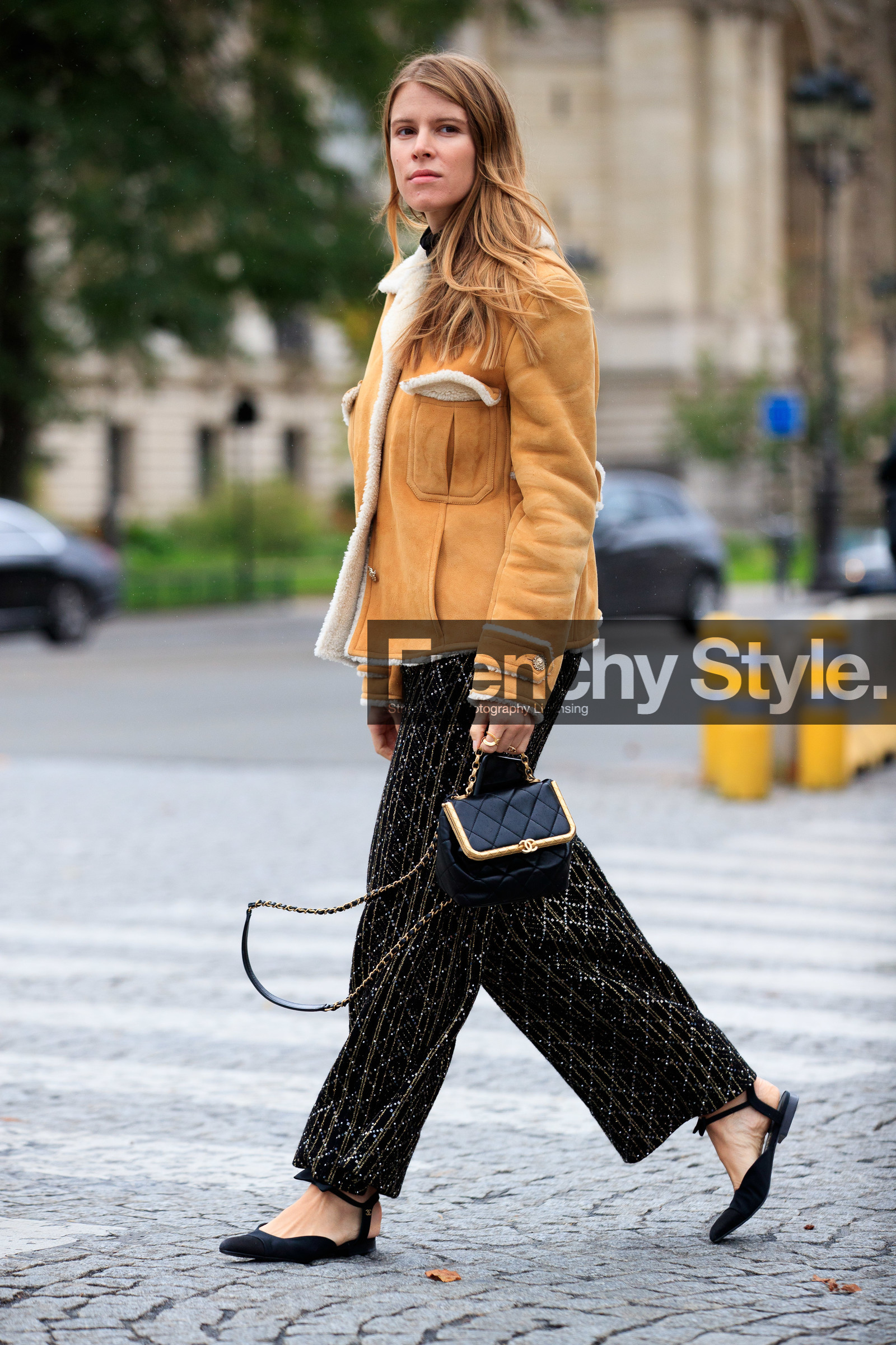 monica ainley, fur coat, suede coat, camel coat, camel suede coat, black pants, checked pants, studs pants, strassed pants, black leather bag, hand bag, quilted bag, chanel bag, chanel coat, chanel pants, lurex pants, monica ainley, fur coat, suede coat, camel coat, camel suede coat, black pants, checked pants, studs pants, strassed pants, black leather bag, hand bag, quilted bag, chanel bag, chanel coat, chanel pants, chanel shoes, sling back shoes, black shoes, flat shoes, flat sandals, flare pants, lurex pants, PARIS, PFW, fashion week, frenchystyle, FW, jonathan paciullo, street style, SPRING SUMMER 2021, SS 21, vertical, full length
