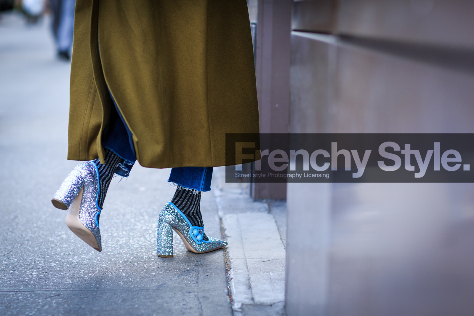 atmosphere details, AUTUMN WINTER 2016-2017, AW 16-17, blue denim, denim pants, detail, FALL WINTER 2016-2017, fashion week, frenchystyle, FW, FW 16-17, horizontal, jeans, jonathan paciullo, kaki coat, leandra medine, long coat, NEW YORK, NYFW, overcoat, ripped pants, shiny socks, silver heels, silver shoes, street style, trousers, woman