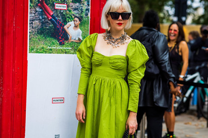 green, midi dress, dress, necklace, sunglasses, fashion week, frenchystyle, FW, jonathan paciullo, street style, SPRING SUMMER 2022, SS 22, LFW, LONDON, horizontal, atmosphere details, detail