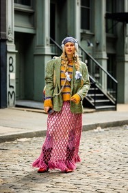 fishnet skirt, pink long, skirt, dark green blazer, plaid blazer, knitted jumper, stripes jumper, multicolor jumper, pigy tails, white hair bows, blue bandana, hair bandana, headphones, red bottines, stones necklace, mutlticolor necklace, lindsay vrckovnik, street style, jonathan paciullo, FW, frenchystyle, fashion week, NYFW, NEW YORK, AUTUMN WINTER 2022-2023, FALL WINTER 2022_2023, FW 22-23, vertical, full length