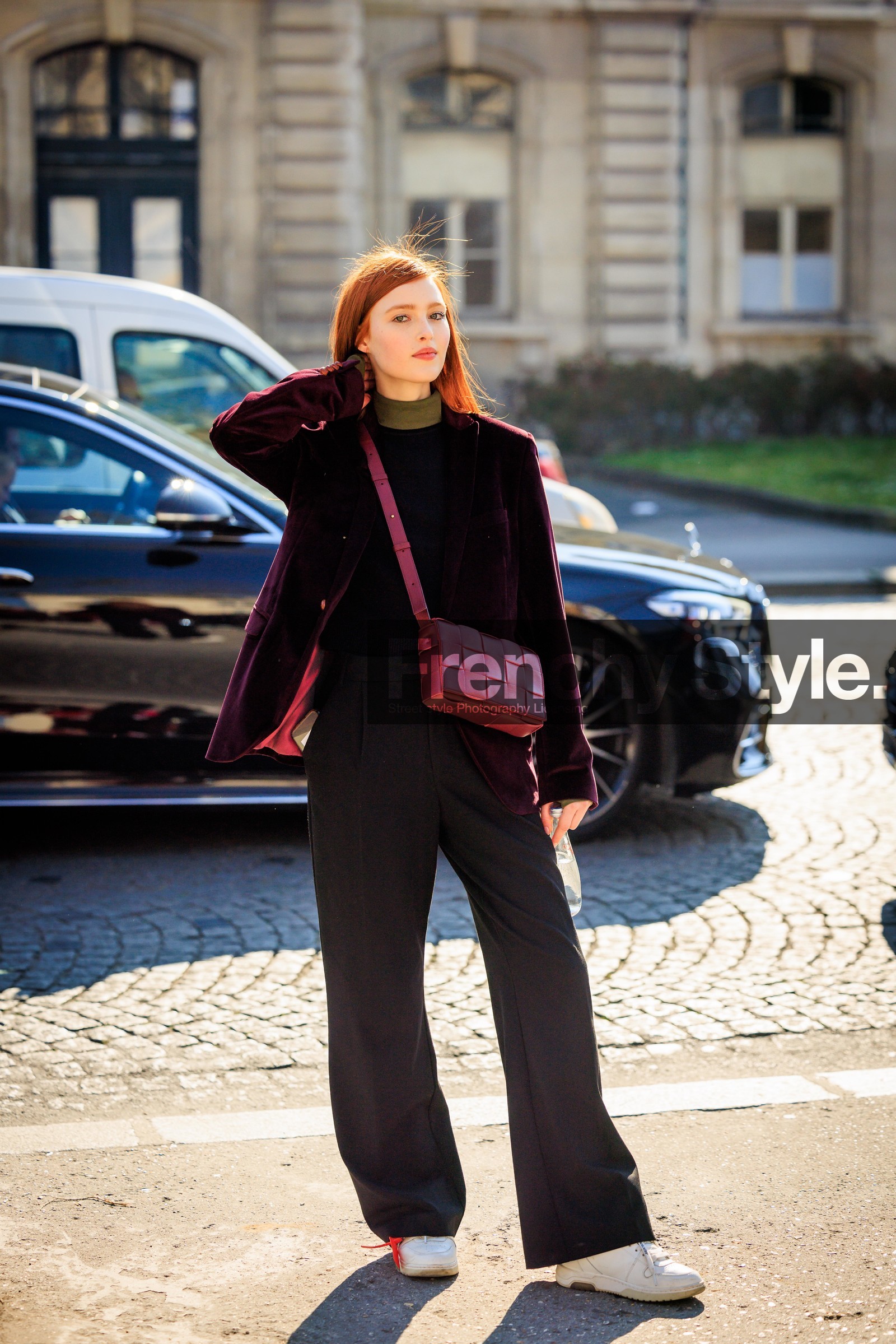 ginger hair, bottega veneta bag, burgundy bag, crossbody bag, velvet blazer, purple blazer, grey pants, black top, green turtleneck, white sneakers, model, FW 22-23, FALL WINTER 2022_2023, AUTUMN WINTER 2022-2023, fashion week, frenchystyle, FW, jonathan paciullo, street style, PFW, PARIS, full length, vertical