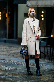 light beige coat, light beige shirt, satin shirt, beige cardigan, beige shorts, knitwear, knit shorts, mini shorts, black leather bag, black leather boots, hand bag, round shape bag, high boots, black sunglasses, butterfly sunglasses, covid face mask, eleonora carisi, street style, jonathan paciullo, FW, frenchystyle, fashion week, MFW, MILAN, SPRING SUMMER 2021, SS 21, vertical, full length