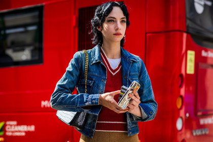 handbag, black, chain, denim, jacket, red, sleeveless vest, knits, knit, knit top, knitted top, fashion week, frenchystyle, FW, jonathan paciullo, street style, SPRING SUMMER 2022, SS 22, LFW, LONDON, horizontal, atmosphere details, detail, model