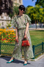 christian dior, graphic pants, graphic top, green pants, green shoes, green top, high heels, iphone, leather bag, leather shoes, printed pants, printed top, red bag, roger vivier, ruffles, sunglasses, tattoos, trousers, fashion week, frenchystyle, FW, jonathan paciullo, street style, PFW, PARIS, vertical, full length, AUTUMN WINTER 2018-2019, FALL WINTER 2018-2019, FW 18-19