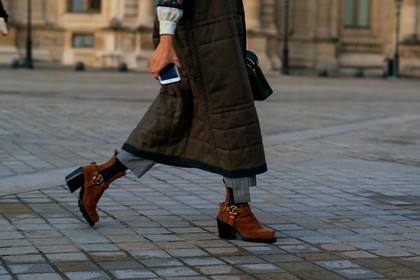 brown coat, long coat, down jacket, camel suede boots, low boots, cowboy boots, kitten heels boots, louis vuitton boots, shoes detail, legs detail, PARIS, PFW, SPRING SUMMER 2020, SS 20, fashion week, frenchystyle, FW, jonathan paciullo, street style, horizontal, atmosphere details, detail