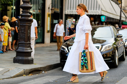 atmosphere details, blue scarf, claire beermann, detail, espadrilles, fashion week, frenchystyle, FW, high heels, horizontal, jonathan paciullo, MENSWEAR, PARIS, PFW, SPRING SUMMER 2018, SS 18, straw bag, street style, white shirt, white skirt