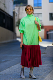 graphic dress, green dress, grey boots, high heels, leather bag, leather shoes, neon, pleats, Preetma Singh, printed dress, sunglasses, yellow bag, fashion week, frenchystyle, FW, jonathan paciullo, street style, PFW, PARIS, AUTUMN WINTER 2019-2020, AW 19-20, FALL WINTER 2019-2020, FW 19-20, vertical, full length