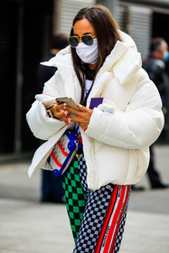 sunglasses, white mask, puffed jacket, white jacket, white nails, ipphone, multiprint trousers, multicolor pants, plaid pants, checkered trousers, green trousers, louis vuitton pants, crossbody bag, multicolor bag, fashion week, frenchystyle, FW, jonathan paciullo, street style, PFW, PARIS, menswear, FALL WINTER 2022-2023, AUTUMN WINTER 2022-2023, FW 22-23, atmosphere details, detail, vertical